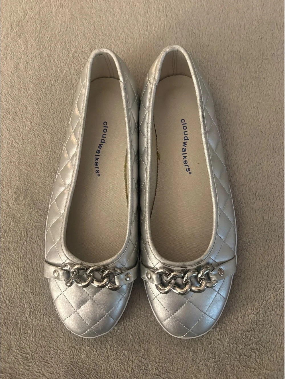 Cloudwalkers by Avenue Katie Silver Quilted Chain Flats 9.5W